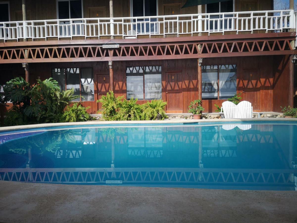 Hotel Linda Vista Rio Dulce Town Esterno foto